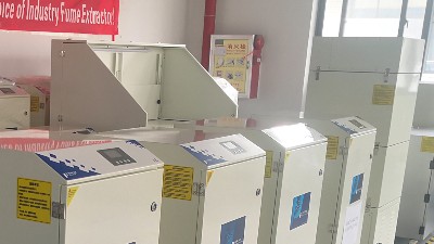 凈化塑料模具廠煙塵污染，就用執(zhí)信環(huán)保工業(yè)煙塵凈化器